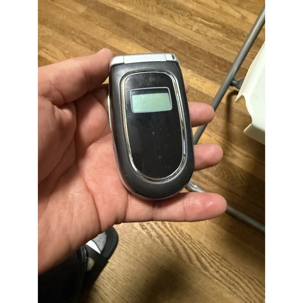 LG V15225G Gray and Silver Rare CDMA Flip Phone ( Untested)